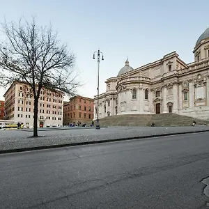 https://white-flat-colosseo.it-romehotels.com